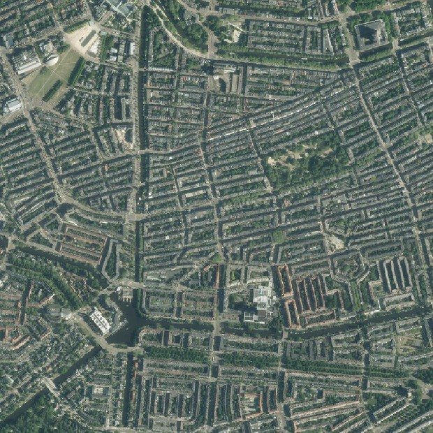 De buurt vandaag, van bovenaf: uw blok, de kruising, de tramroute door De Pijp