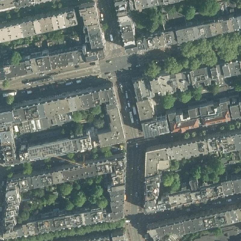 Het blok van nu, met het pand in het midden: drie panden uit 1993 in een rij uit 1894